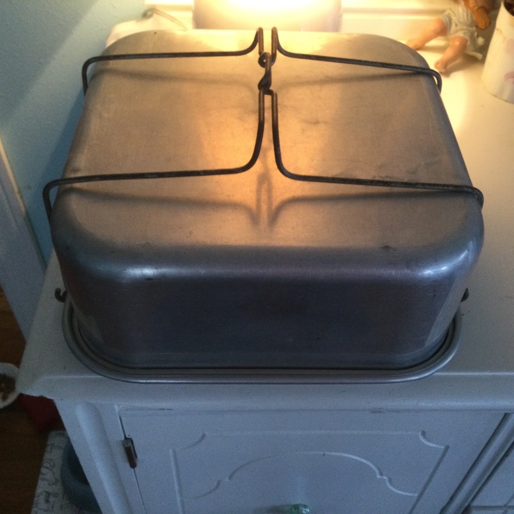 Vintage Aluminum Cake Carrier